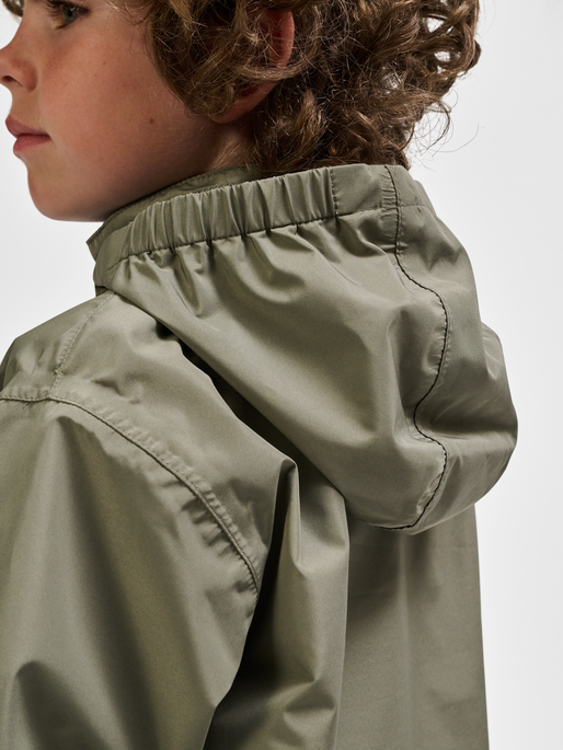 hmlNESSIE RAINSUIT, VETIVER, model