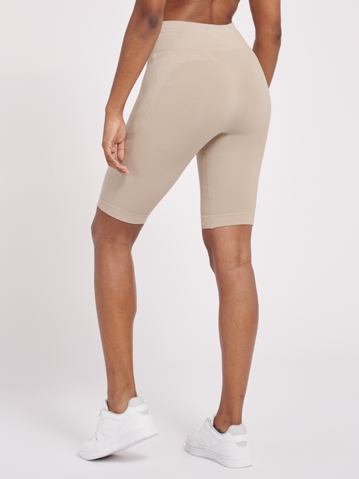 hmlCLEA SEAMLESS CYCLING SHORTS, CHATEAU GRAY, model