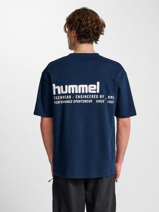 hmlHIIT LOOSE T-SHIRT S/S, DRESS BLUES, model