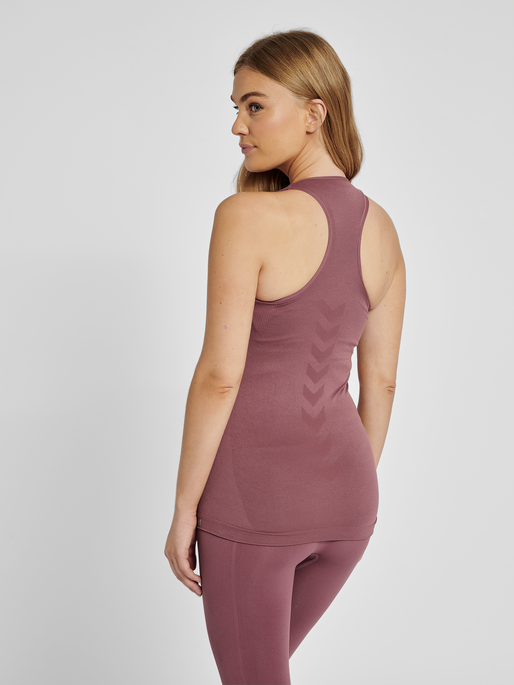 hmlTIF SEAMLESS TOP, NOCTURNE, model