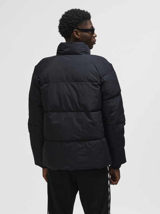 hmlPUFF JACKET SHORT SPORTSWEAR, BLACK, model