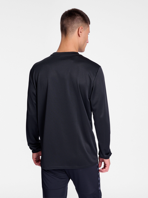 hmlESSENTIAL SWEATSHIRT, BLACK, model
