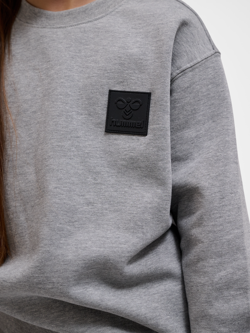 hmlCLEAN SWEATSHIRT, GREY MELANGE, model