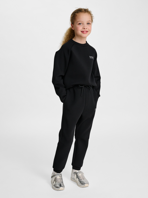 hmlJR TECH FLEECE PANTS, BLACK, model