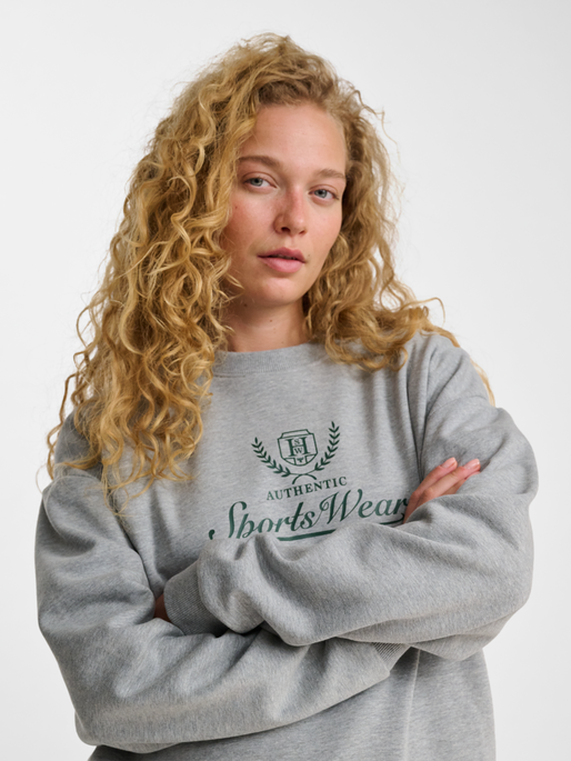 hmlLOOSE CREWNECK CLUB SPORTSWEAR, GREY MELANGE, model