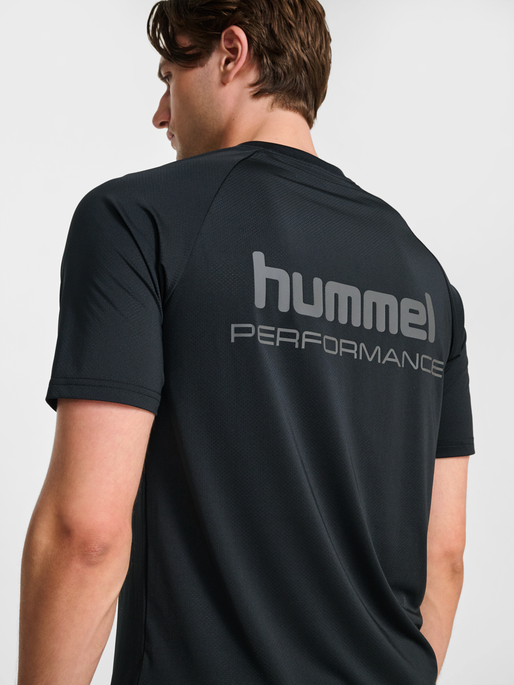 hmlPULSE MESH T-SHIRT S/S, BLACK/EBONY, model
