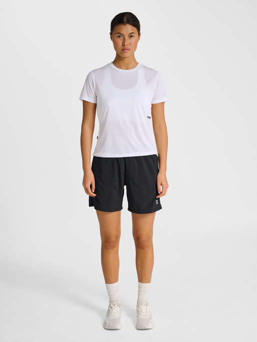 hmlPULSE WORKOUT W T-SHIRT S/S, WHITE, model