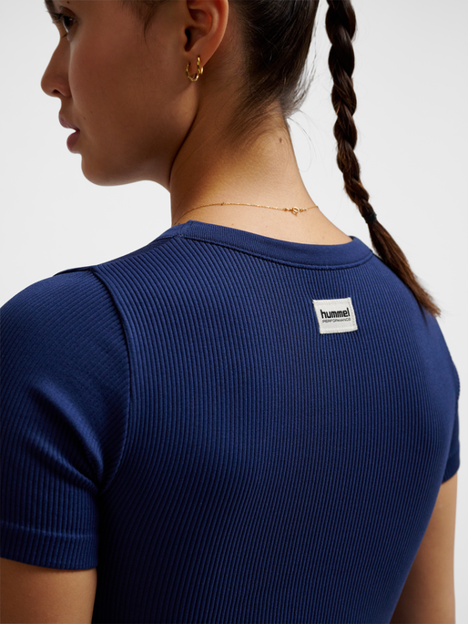 hmlPULSE SEAMLESS RIB W T-SHIRT S/S, DRESS BLUES, model