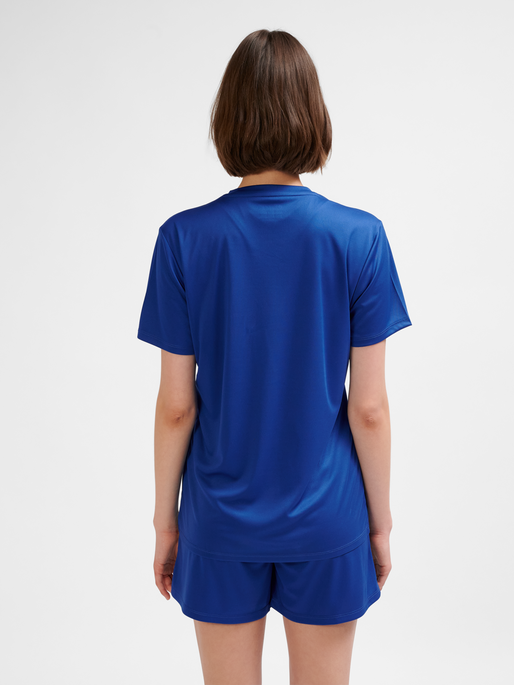 hmlESSENTIAL JERSEY S/S WOMAN, TRUE BLUE, model