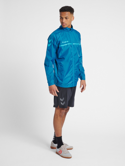 hmlAUTHENTIC PRO JACKET, CELESTIAL, model
