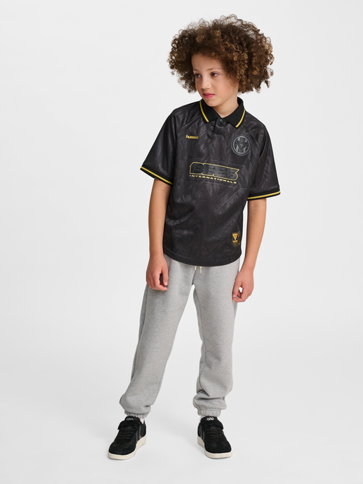 hmlJR LOOSE BAY SOCCER JERSEY S/S, BLACK, model