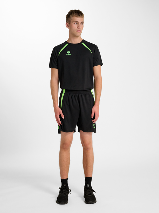 hmlLEAD 2.0 SHORTS, BLACK/GREEN GECKO, model