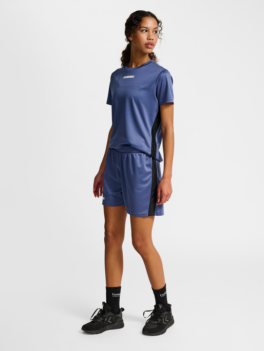 hmlMULTI PL SHORTS WOMAN, BLUE INDIGO, model