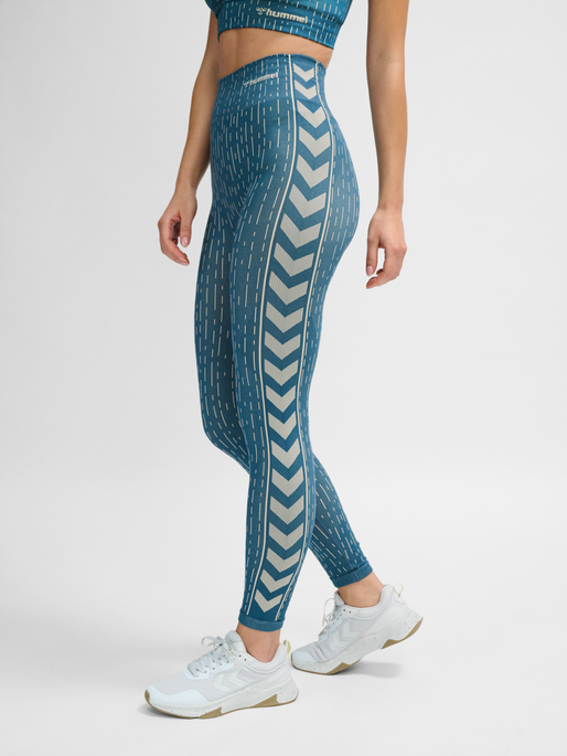 hmlMT DROPS SEAMLESS MW TIGHTS, STARGAZER/SILVER LINING, model