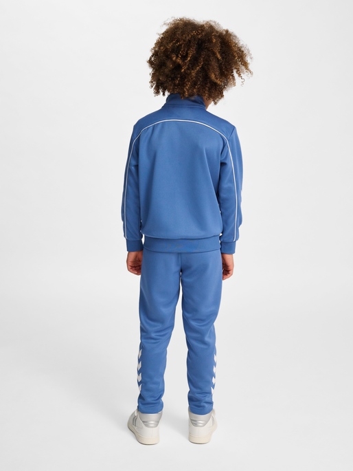 hmlJR TRACKSUIT, RIVERSIDE, model