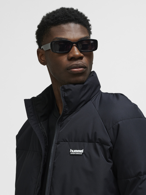 hmlPUFF JACKET SHORT SPORTSWEAR, BLACK, model