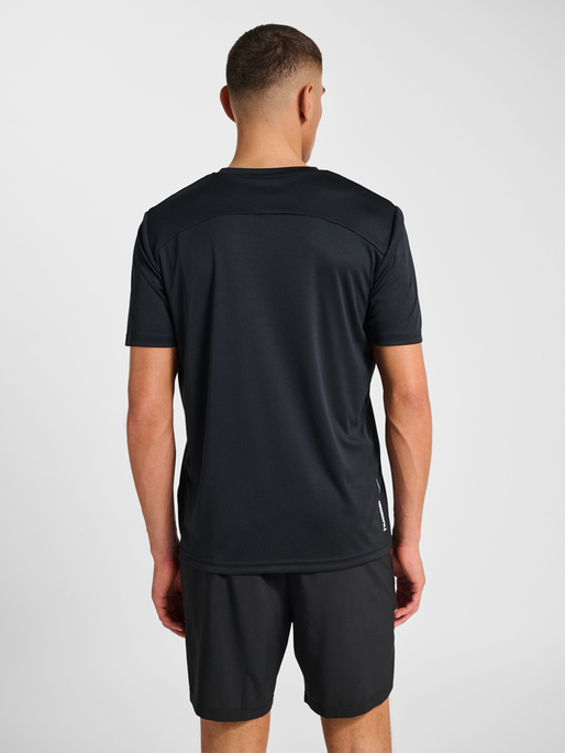 hmlPULSE TRAINING  T-SHIRT S/S, BLACK, model