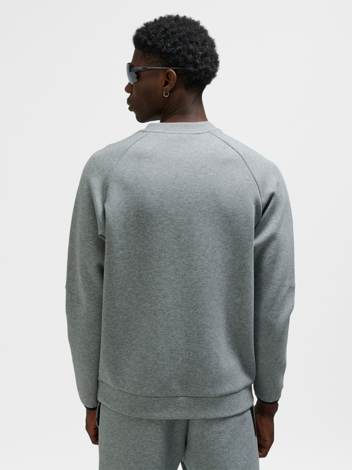 hmlTECH FLEECE REGULAR CREW, GREY MELANGE, model