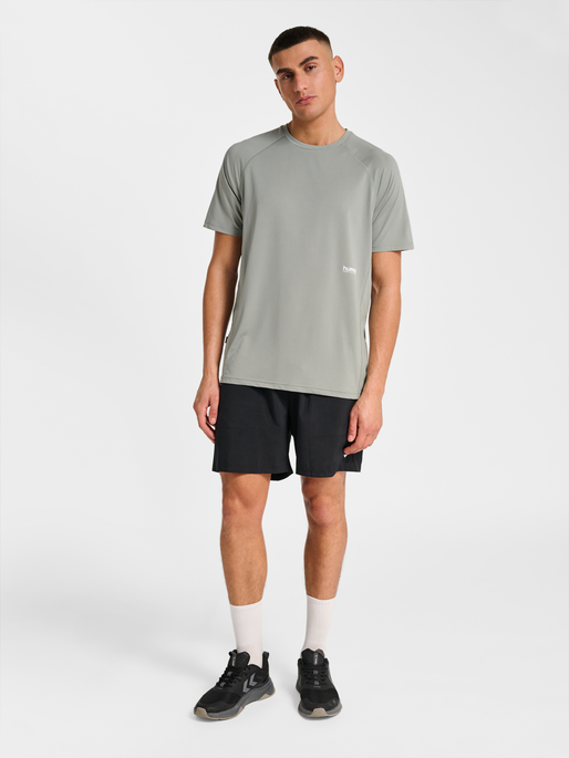 hmlPULSE WORKOUT T-SHIRT S/S, BELGIAN BLOCK, model