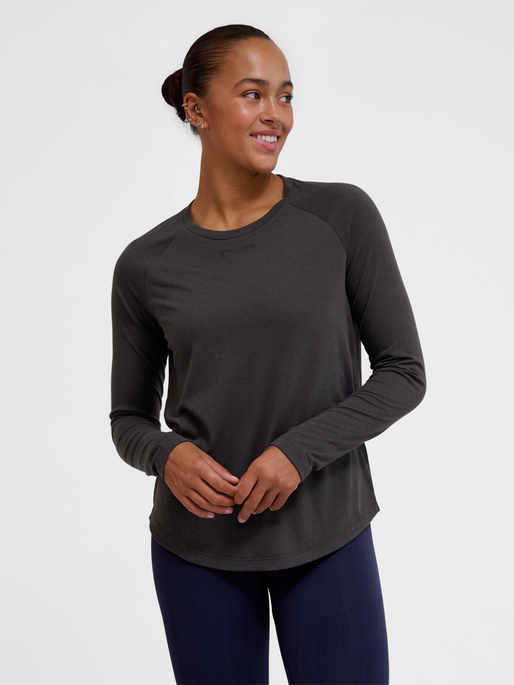 hmlMT VANJA T-SHIRT L/S, ESPRESSO, model