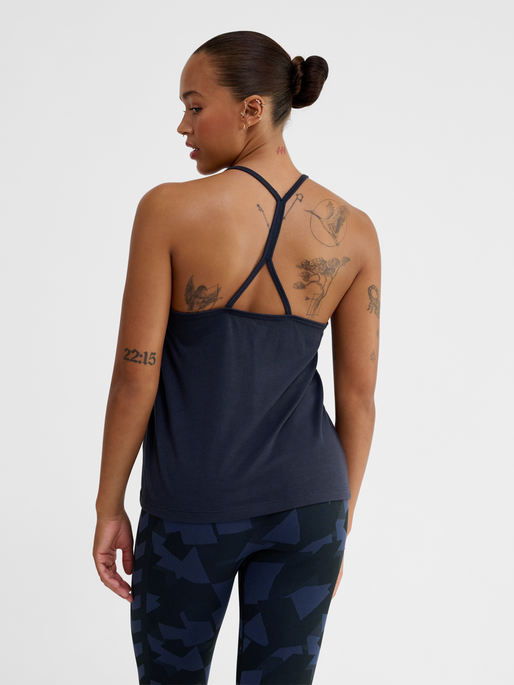 hmlMT VANJA STRAP TANKTOP, NIGHT SKY, model