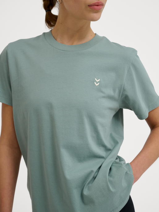 hmlPULSE W T-SHIRT, CHINOIS GREEN, model