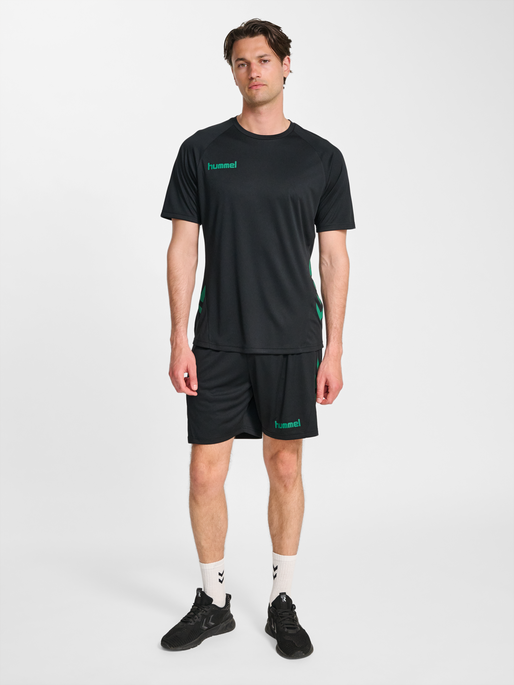hmlPROMO SET, BLACK/VERDANT GREEN, model