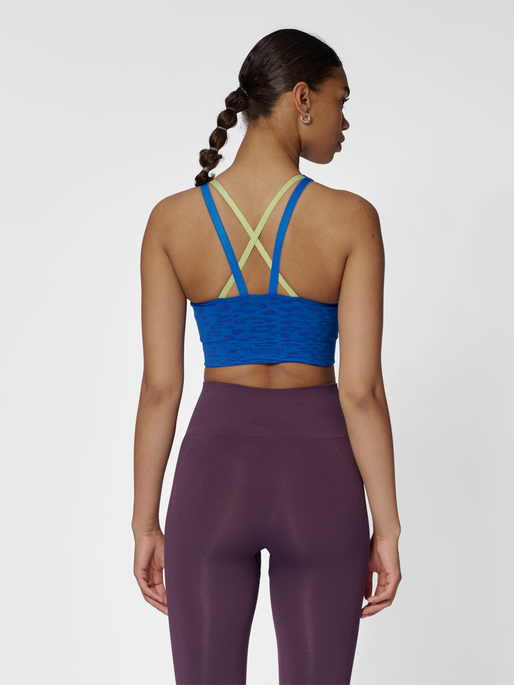 hmlMT LEO SEAMLESS SPORTS BRA, OLYMPIAN BLUE/SODALITE BLUE ME, model