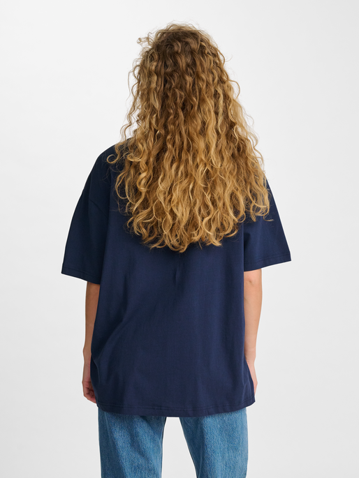 hmlLOOSE TEE S/S CLUB SPORTSWEAR, DRESS BLUES, model