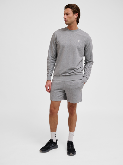 hmlPULSE SWEAT SHORTS, GREY MELANGE, model