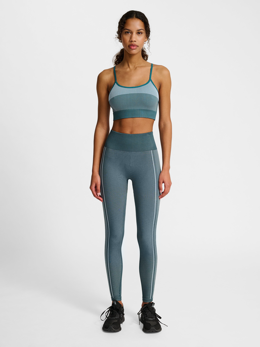 hmlYOGA SEAMLESS LOW SUPPORT BRA, STARGAZER, model