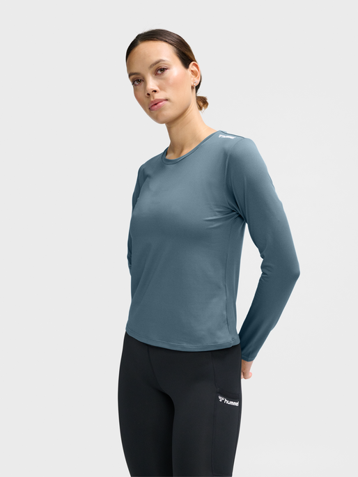 hmlMT AURA MESH T-SHIRT L/S, STORMY WEATHER, model