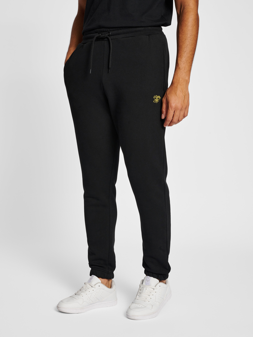 hmlAMNESTY SWEATPANTS, 2001, model
