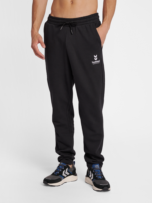 hmlOSCAR TAPERED PANTS, BLACK, model