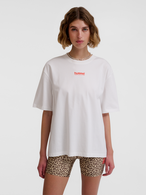 hmlFAST LOOSE T-SHIRT S/S, WHITE, model