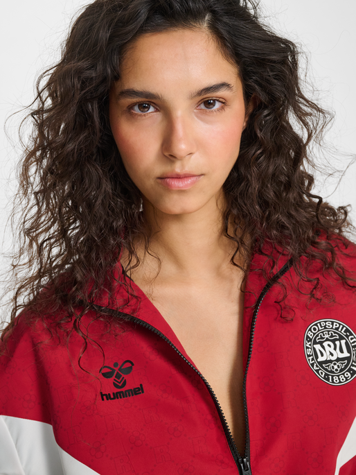 hmlTRACKSUIT JACKET DBU ROTATE, TANGO RED, model