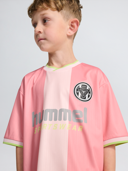 hmlJR LOOSE BALL  JERSEY S/S SET, PEONY, model