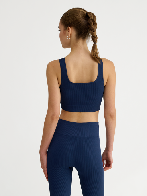 hmlPULSE SEAMLESS RIB BRA, DRESS BLUES, model