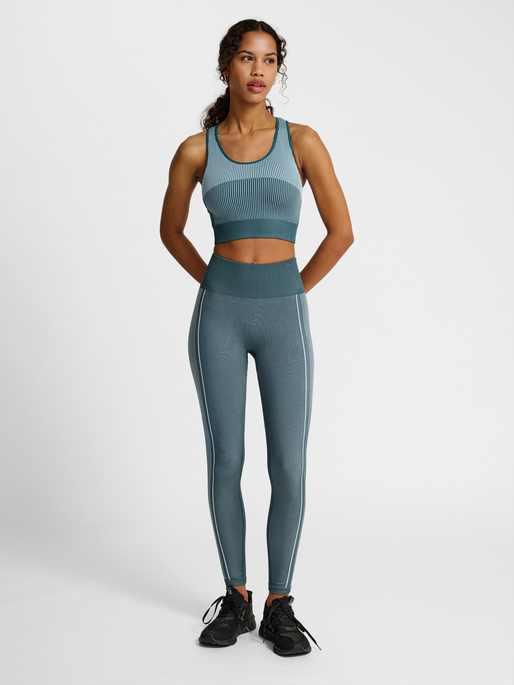hmlYOGA SEAMLESS W CROP TOP, STARGAZER, model
