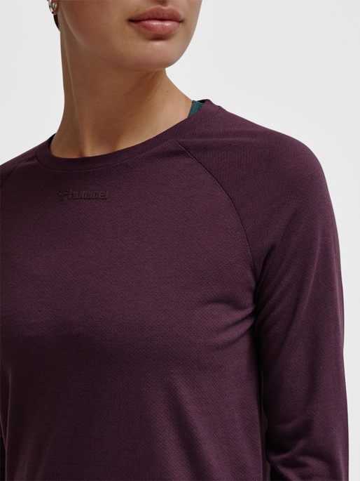hmlMT VANJA T-SHIRT L/S, PLUM PERFECT, model