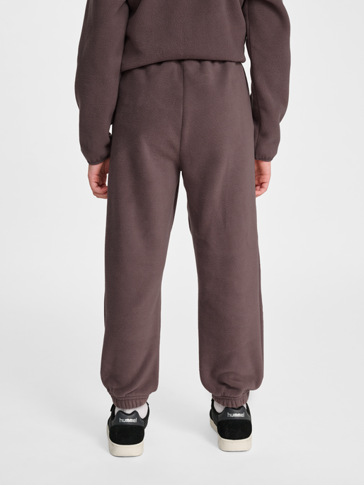 hmlJR FLEECE PANTS BEE, PEPPERCORN, model