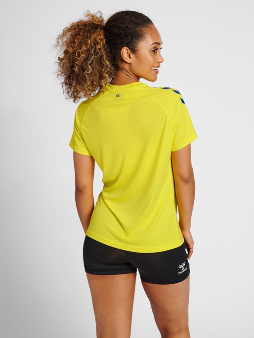 hmlCORE XK CORE POLY TEE  S/S WOMAN, BLAZING YELLOW/TRUE BLUE, model