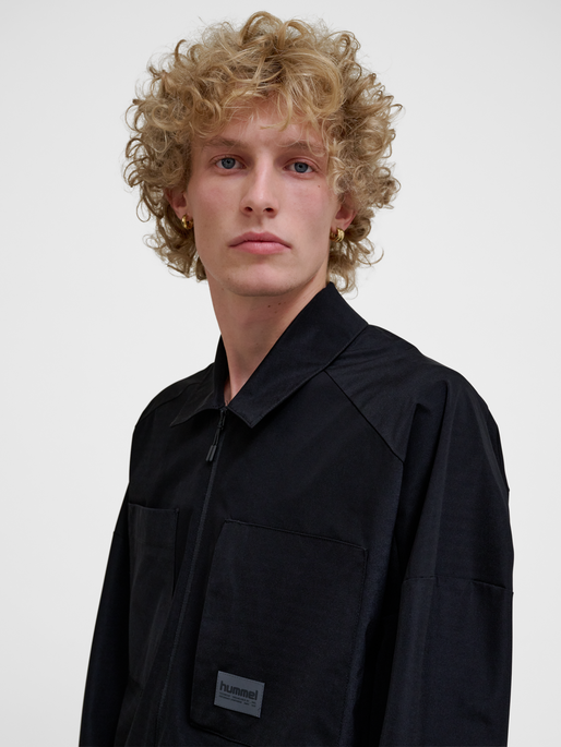 hmlSORONA LOOSE OVERSHIRT, BLACK, model