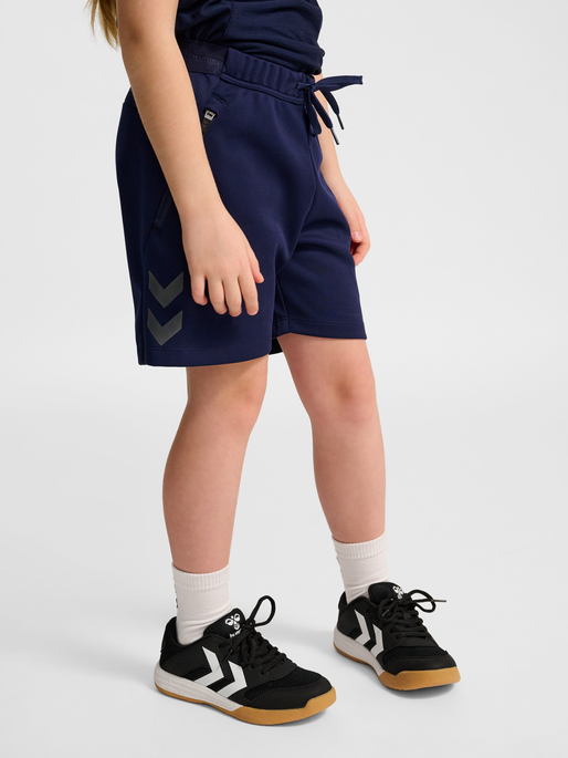 hmlCIMA 2.0 SHORTS KIDS, MARINE, model
