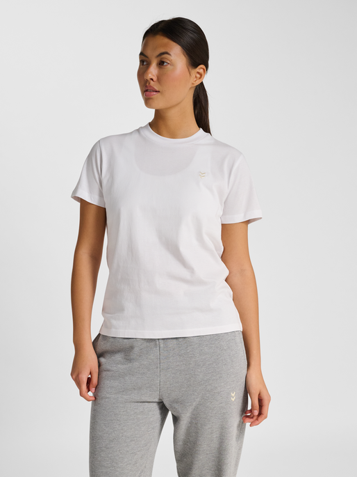 hmlPULSE W T-SHIRT, WHITE, model