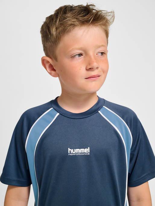 hmlJR GOAL PIPING T-SHIRT S/S, BERING SEA, model