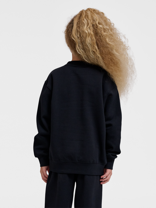 hmlCLEAN SWEATSHIRT, BLACK, model