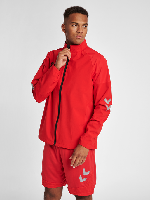 hmlLEAD TRAINING JACKET , TRUE RED, model