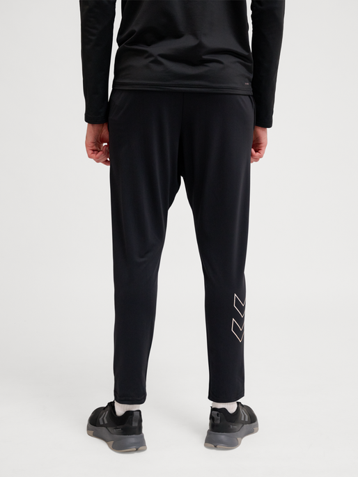 hmlTE STRENGTH TRAINING PANTS, BLACK, model