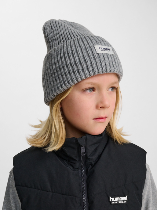 hmlJR HEAVY RIB KNIT BEANIE, GREY MELANGE, model